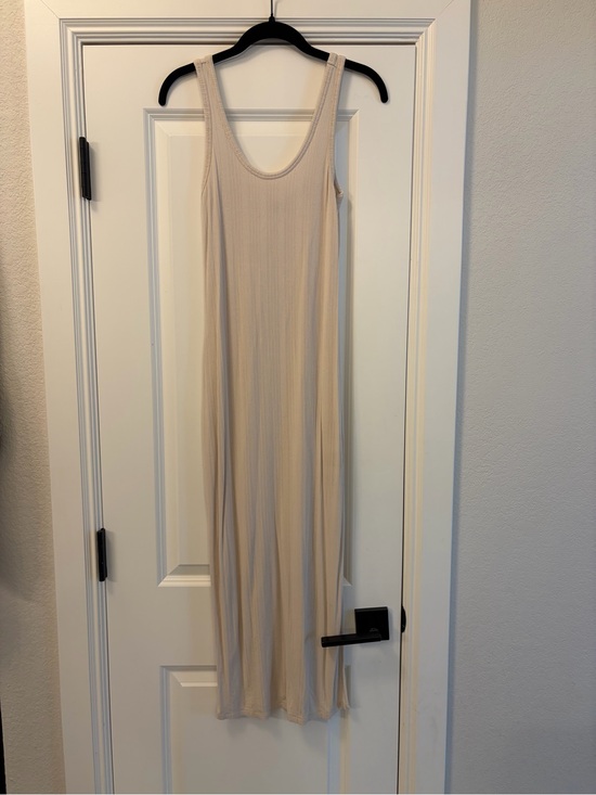 Old Navy Dresses & Skirts - Old Navy Beige Sleeveless Ribbed Maxi Dress